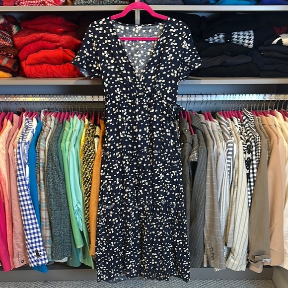 The Unbranded Brand Dresses & Skirts - Unbranded navy/beige/white floral short sleeve side cinch ties midi dress size S